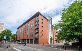 Best Location In Belfast! Free Parking